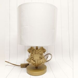 Harry Potter Hogwarts Crest end table / bedside table lamp, gold color